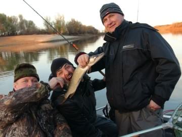 Рыбалка в Астрахани (осень 2013, щуренок)