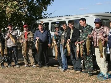 Рыбалка в Астраханской области (2009, в кругу друзей)