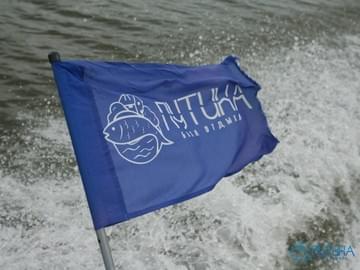 Рыбалка в Астраханской области (2009, флаг базы «Путина)»